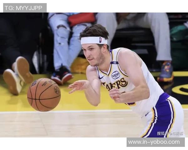 里夫斯谈球队阵容变化频繁称场上组合有时显得奇怪 里夫斯谈球队阵容变化频繁称场上组合有时显得奇怪